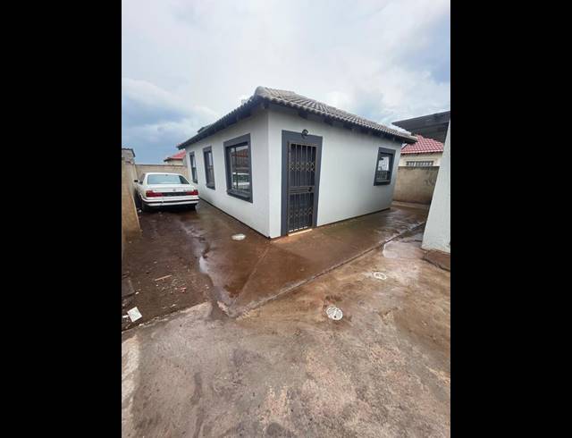 3 BEDROOM PROPERTY TO RENT IN LUFHERENG